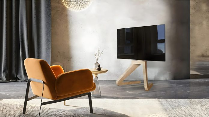 Sturdy choices for clean audio: bookshelf speaker stands and the monitor lift