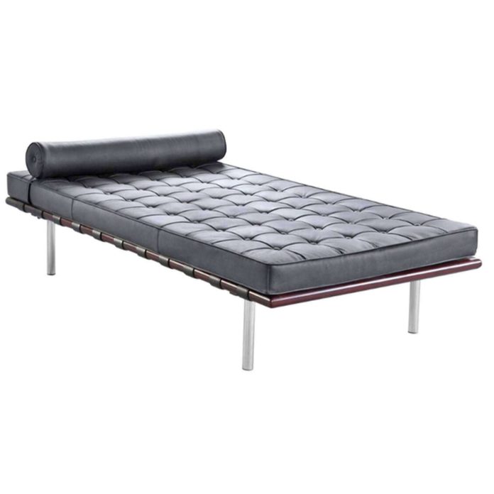 A living room that feels sculpted: the iconic sofa lc2 le corbusier in today’s homes