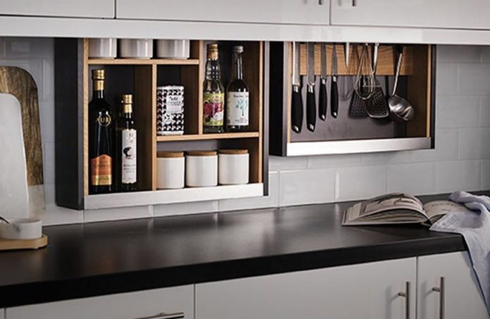 Move and adjust: practical guides forTv lift and mobility