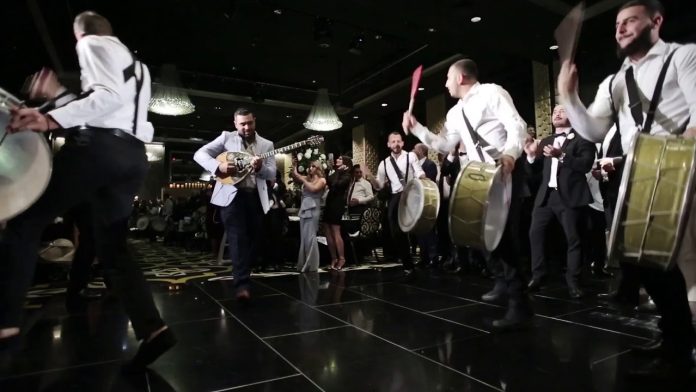 Sounds that travel: Bouzouki shows Melbourne and its wandering players